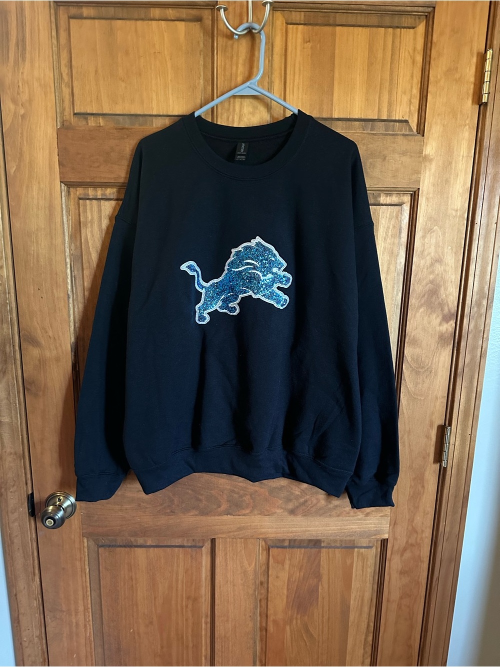 Detroit Lions Crewneck Sweatshirt with Blue sequin lion logo size XL